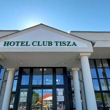 Hotel Club Tisza Lakitelek エクステリア 写真